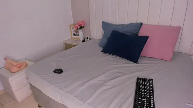 Snapshot of sophia_walkett_ chatting on 06.27.26 sophia walkett online show from 06.27.26