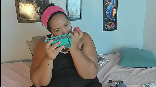 Snapshot of mariana_villa72 chatting on 06.19.26 mariana villa72 online show from 06.19.26