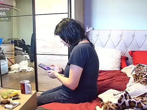 Snapshot of tess1980 chatting on 02.25.26 tess1980 online show from 02.25.26