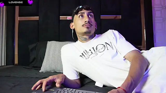 Snapshot of Dark_Eros_ chatting on 04.09.26 Dark Eros online show from 04.09.26