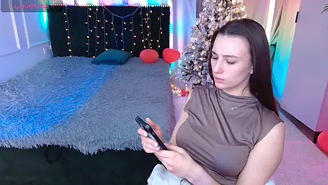 Snapshot of Vivian_Wee chatting on 02.27.26 Vivian Wee online show from 02.27.26