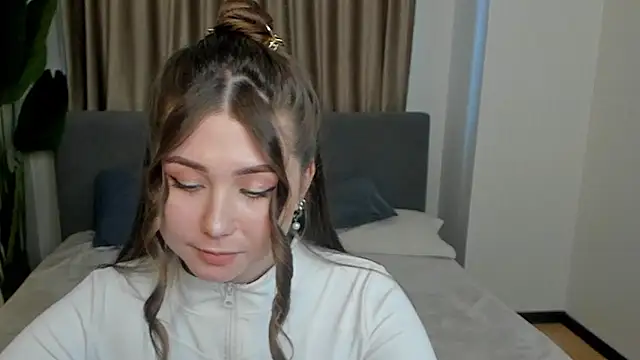 Snapshot of MadelinePiel chatting on 02.26.26 MadelinePiel online show from 02.26.26