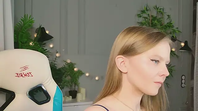 Sophie Peach  online show from 03.23.26