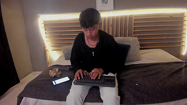 clark ken01 online show from 03.05.26