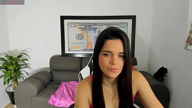 Snapshot of LucianaMoreaux chatting on 03.01.26 LucianaMoreaux online show from 03.01.26