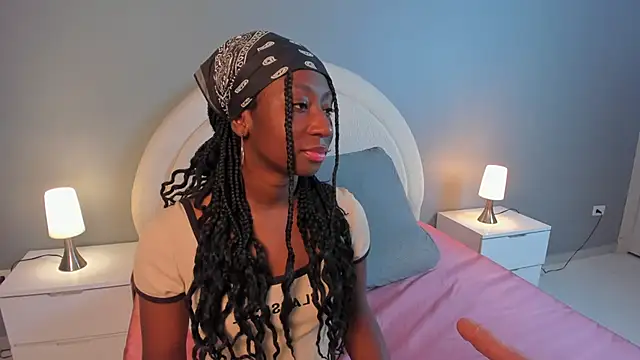 zoepinkett online show from 04.02.26