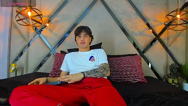 EXCLUSIVE8 online show from 03.12.26