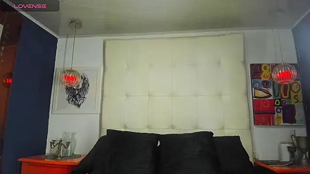 EXCLUSIVE8 online show from 04.14.26