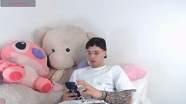 EXCLUSIVE8 online show from 05.16.26