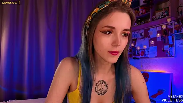 Snapshot of violettess chatting on 04.10.26 violettess online show from 04.10.26
