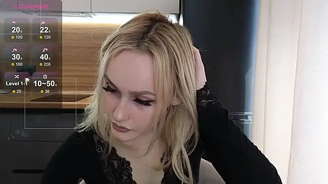 Snapshot of Bella_Villen chatting on 05.25.26 Bella Villen online show from 05.25.26