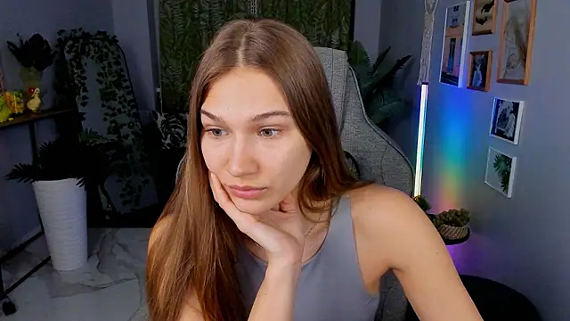 Snapshot of Sweet_Emilya chatting on 03.24.26 Sweet Emilya online show from 03.24.26