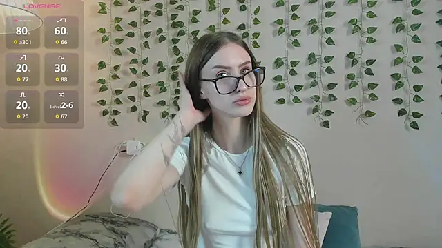 Snapshot of EllieRough chatting on 06.23.26 EllieRough online show from 06.23.26