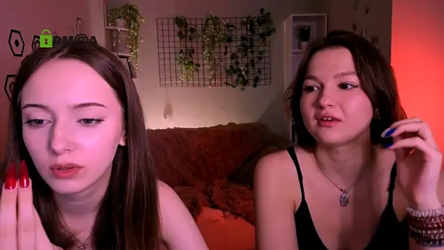 Snapshot of chloe_ley chatting on 05.18.26 chloe ley online show from 05.18.26