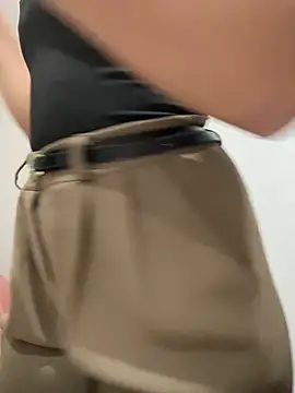 Snapshot of Luarin chatting on 02.28.26 Luarin online show from 02.28.26