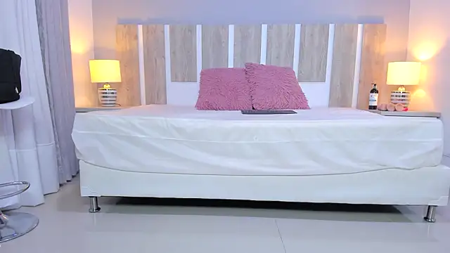 EmilySearss online show from 03.31.26