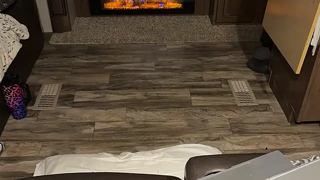 helovesanalbicouple online show from 03.04.26