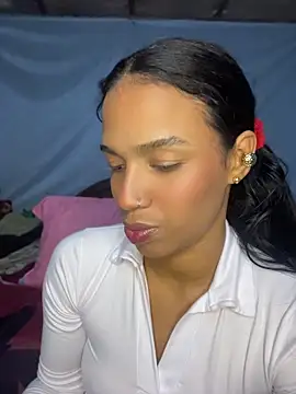 Snapshot of FlorSalvaje_ chatting on 06.16.26 FlorSalvaje online show from 06.16.26