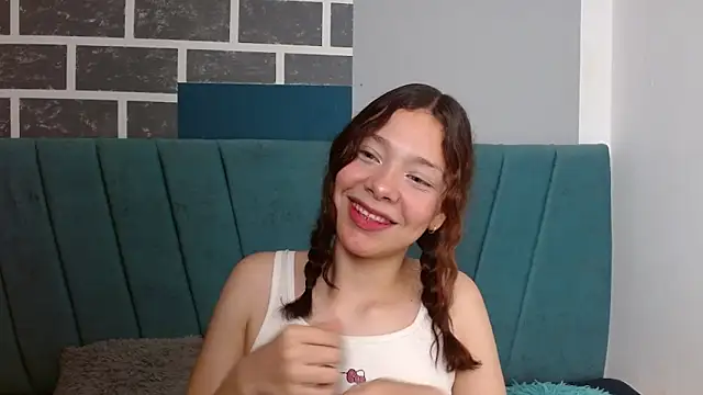 Snapshot of Sweet_kitty_05 chatting on 04.21.26 Sweet kitty 05 online show from 04.21.26