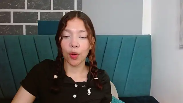 Snapshot of Sweet_kitty_05 chatting on 04.23.26 Sweet kitty 05 online show from 04.23.26