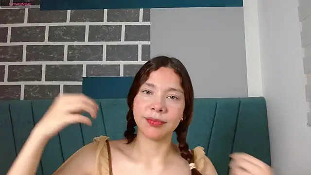 Snapshot of Sweet_kitty_05 chatting on 05.16.26 Sweet kitty 05 online show from 05.16.26