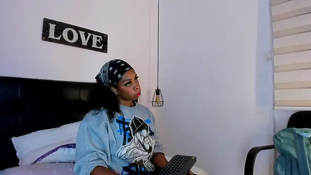 Snapshot of KatallelaMurillo chatting on 06.10.26 KatallelaMurillo online show from 06.10.26