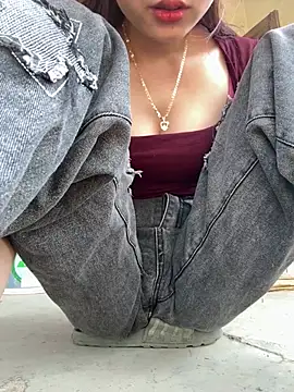 Junyy k2 online show from 04.05.26