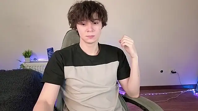 Snapshot of AnthonyCuutie chatting on 06.14.26 AnthonyCuutie online show from 06.14.26