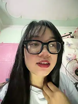 Snapshot of Leeeeiu chatting on 06.28.26 Leeeeiu online show from 06.28.26