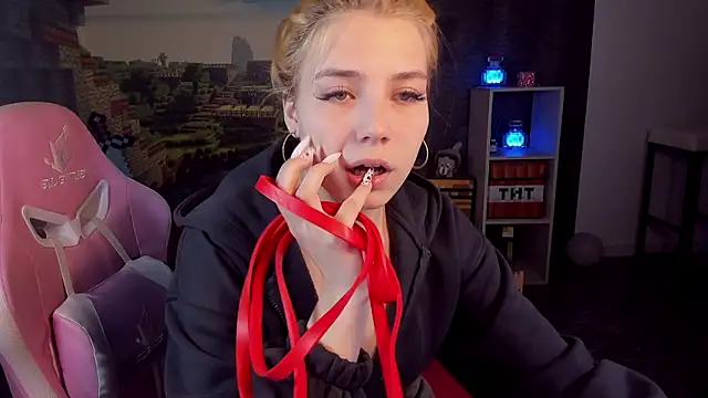 RosaFowler online show from 03.28.26