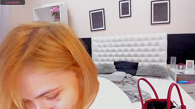 DellaRows online show from 04.15.26