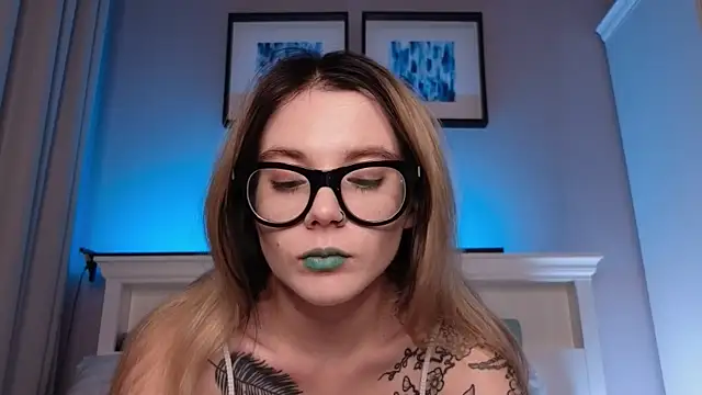 Snapshot of AliceTease chatting on 05.16.26 AliceTease online show from 05.16.26