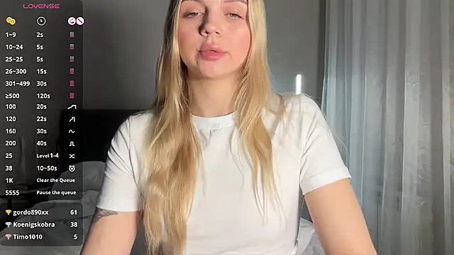 Snapshot of AlexaDeviliciouss chatting on 04.18.26 AlexaDeviliciouss online show from 04.18.26