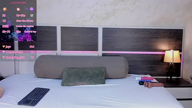 Snapshot of Natalia_Cruzz chatting on 04.26.26 Natalia Cruzz online show from 04.26.26