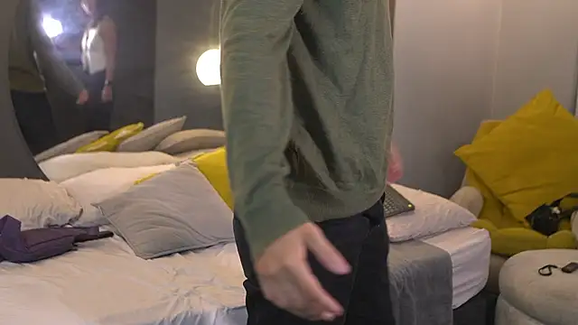 Mia and Belmonth online show from 04.05.26