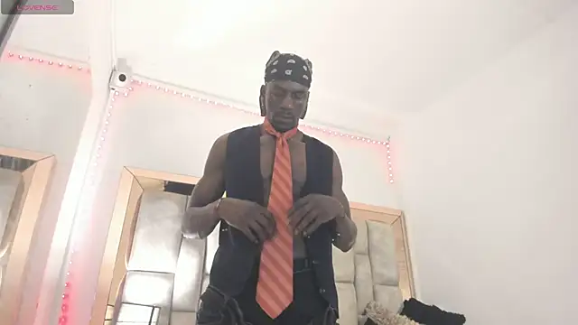 Titan Moreno  online show from 04.16.26