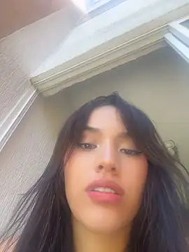 Snapshot of Mia-villalobos chatting on 05.13.26 Mia-villalobos online show from 05.13.26