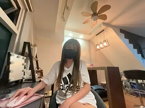 strawberryblossom93 online show from 04.04.26