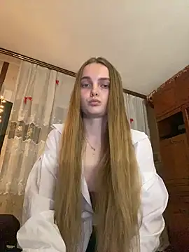 Snapshot of LunaVey chatting on 06.12.26 LunaVey online show from 06.12.26