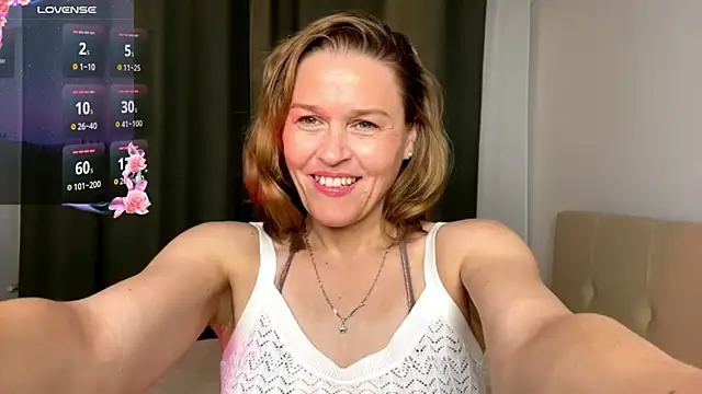 Snapshot of Lizacams chatting on 05.22.26 Lizacams online show from 05.22.26