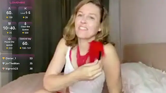 Snapshot of Lizacams chatting on 05.30.26 Lizacams online show from 05.30.26