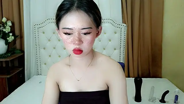 Snapshot of Seductive_sophie chatting on 06.25.26 Seductive sophie online show from 06.25.26