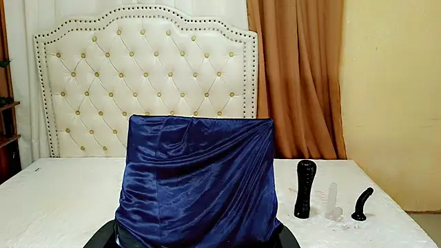 Snapshot of Seductive_sophie chatting on 07.29.26 Seductive sophie online show from 07.29.26
