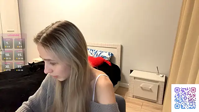 Snapshot of ClonedAge chatting on 03.24.26 ClonedAge online show from 03.24.26