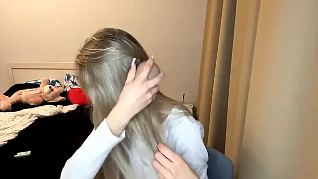 Snapshot of ClonedAge chatting on 03.25.26 ClonedAge online show from 03.25.26