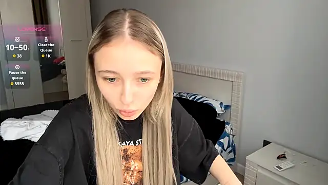 Snapshot of ClonedAge chatting on 03.30.26 ClonedAge online show from 03.30.26