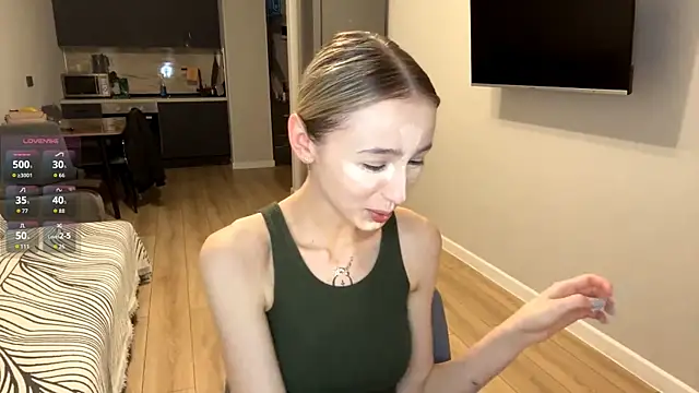 Snapshot of ClonedAge chatting on 04.10.26 ClonedAge online show from 04.10.26