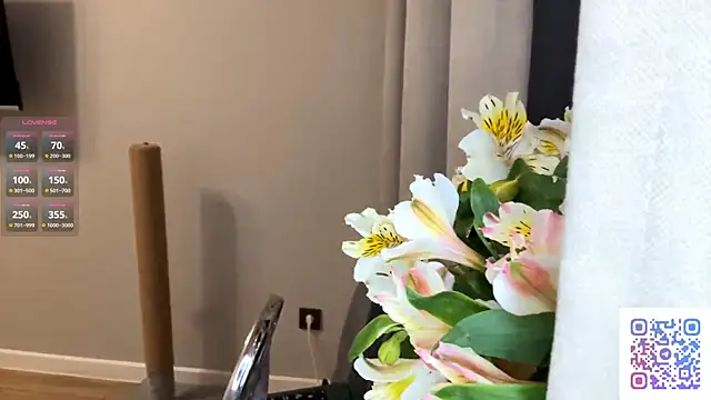 Snapshot of ClonedAge chatting on 04.16.26 ClonedAge online show from 04.16.26