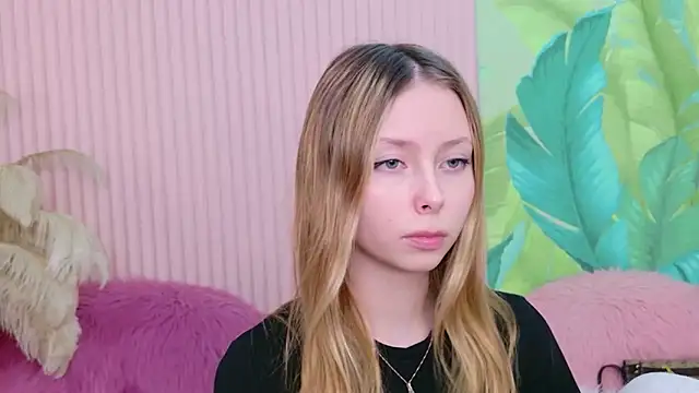 Tessa Cross online show from 03.03.26