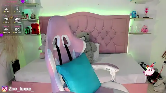 Zoe Luxxe  online show from 03.26.26